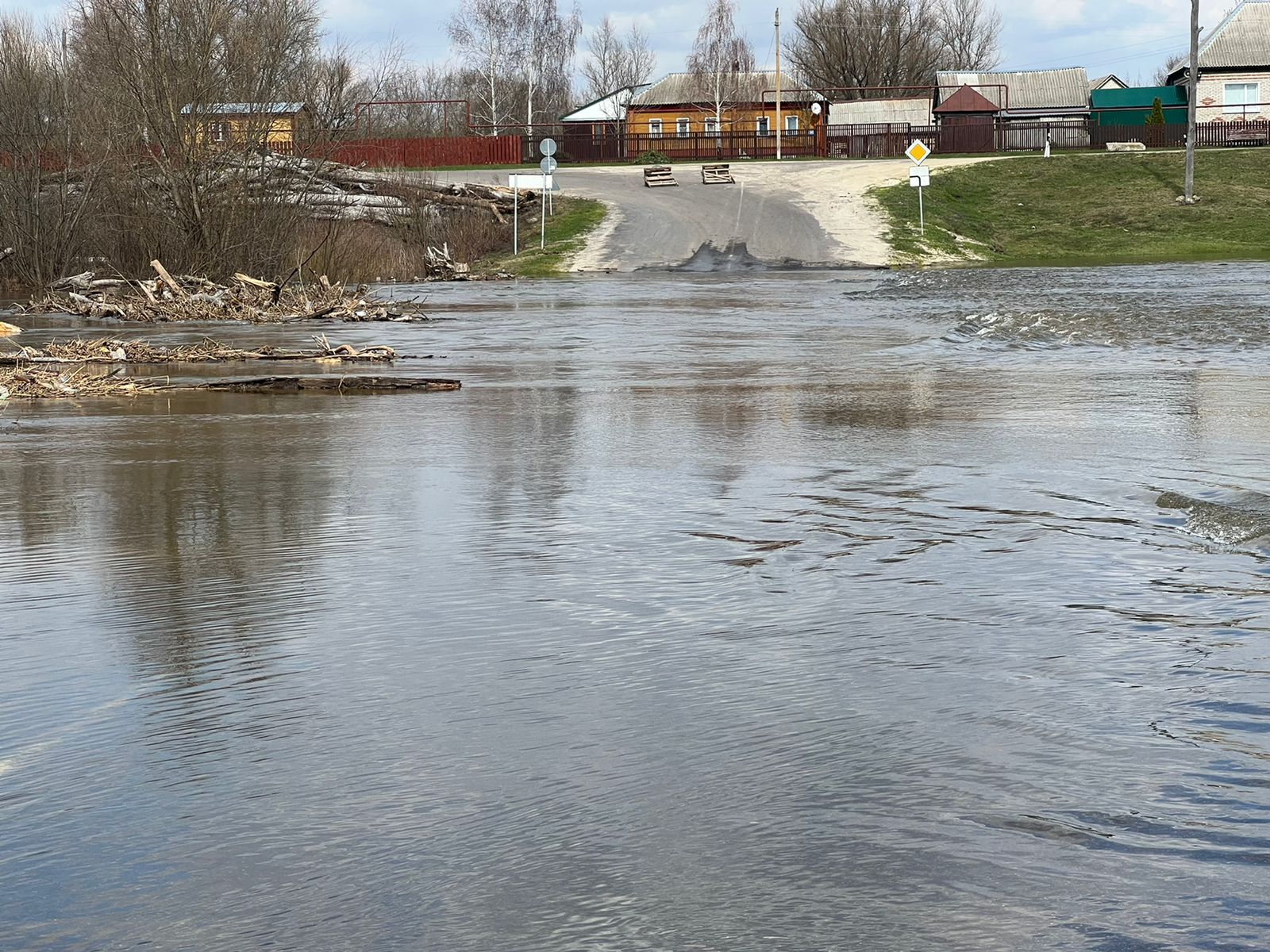Затопленная долина реки 5. Половодье в Тамбовской област. Паводок в Тамбовской области. Половодье реки. Речные наводнения.
